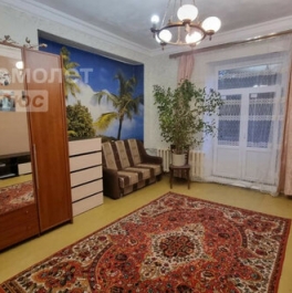 Продажа 4-комн квартиры на вторичном рынке 5-й микрорайон, Школьная улица,  д. 68