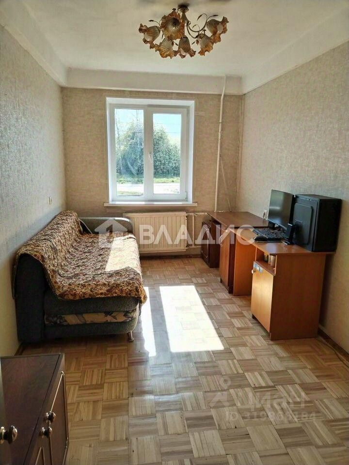 Продажа 4-комн квартиры на вторичном рынке Горелово тер., улица Коммунаров, 124