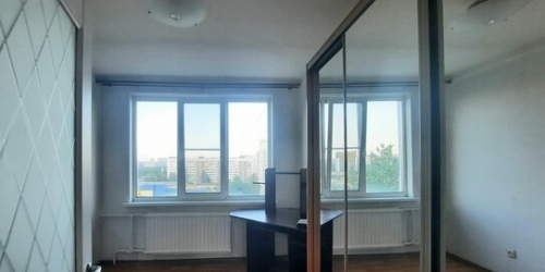 3-комн квартира Большевиков пр-кт,  д. 31