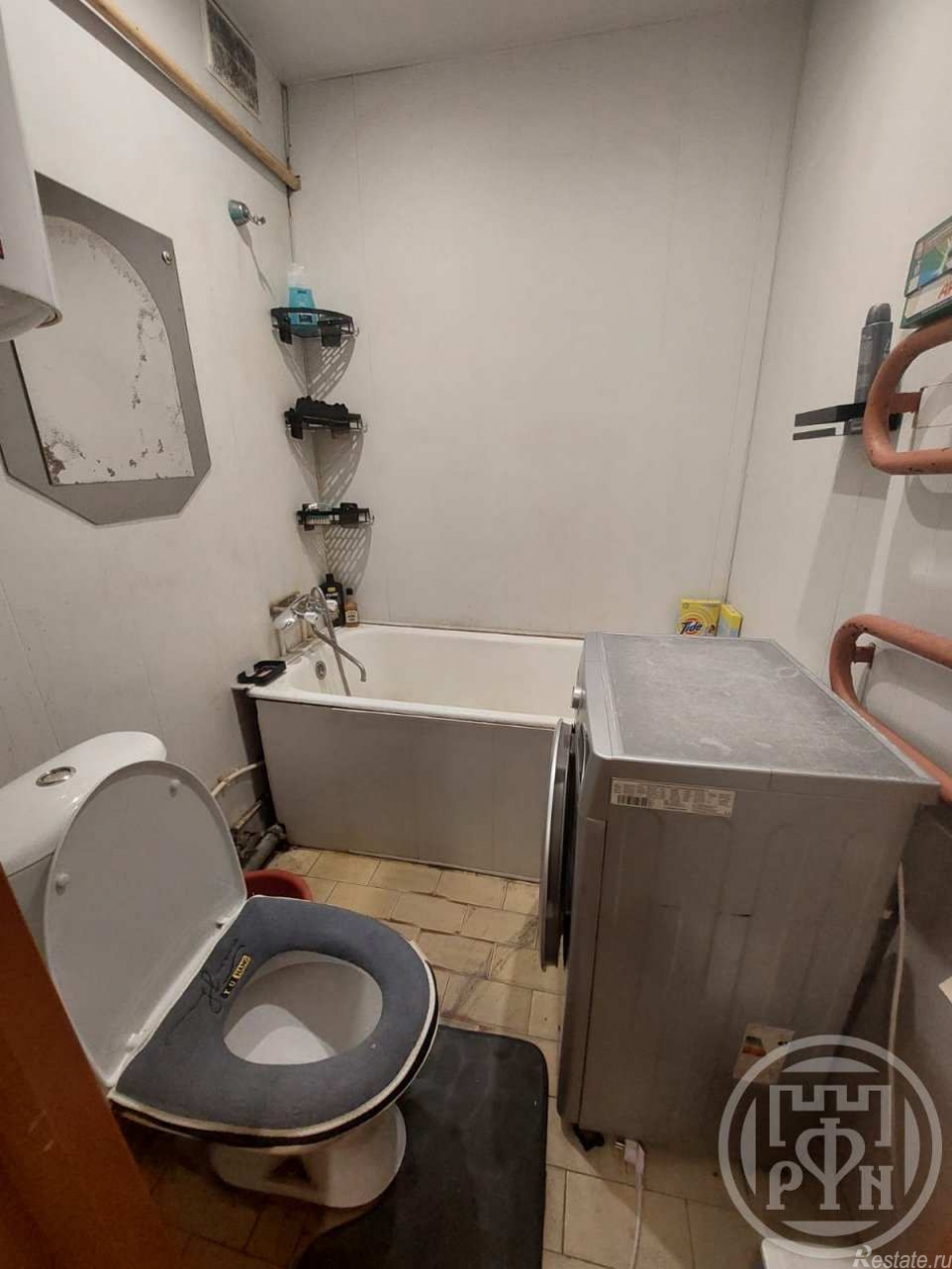 Продажа 2-комн квартиры на вторичном рынке Луга г., Кирова просп.,  д. 1