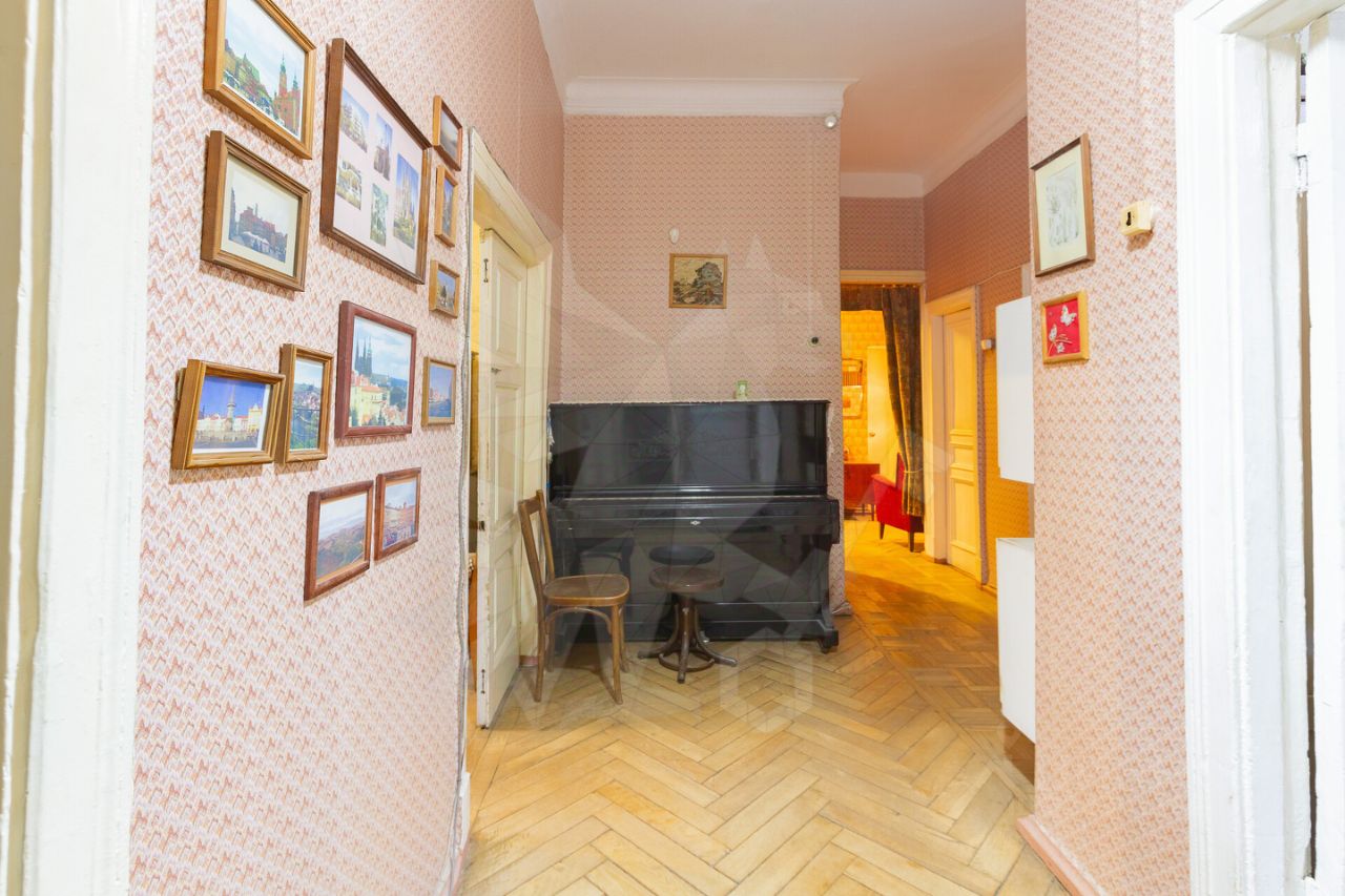 Продажа 3-комн квартиры на вторичном рынке Большой Трехсвятительский переулок, 1