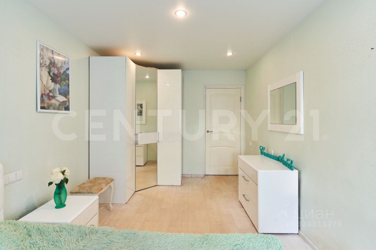 Продажа 3-комн квартиры на вторичном рынке д. Кипень, шоссе Ропшинское, 21