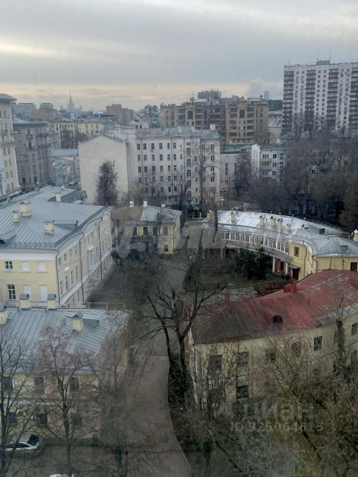 Продажа 4-комн квартиры на вторичном рынке улица Пречистенка, 30/2