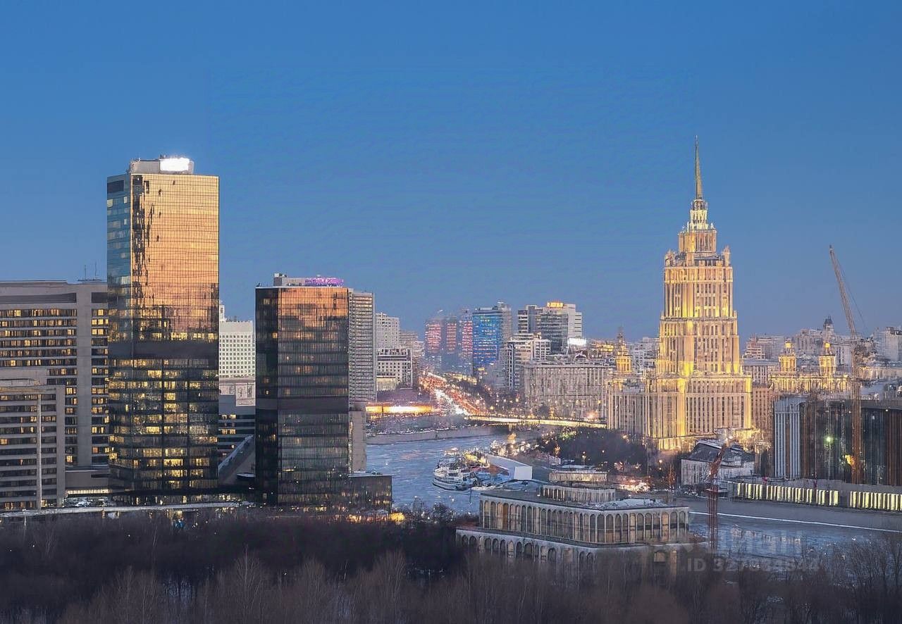 Продажа 4-комн квартиры на вторичном рынке Мантулинская улица,  д. 9к5