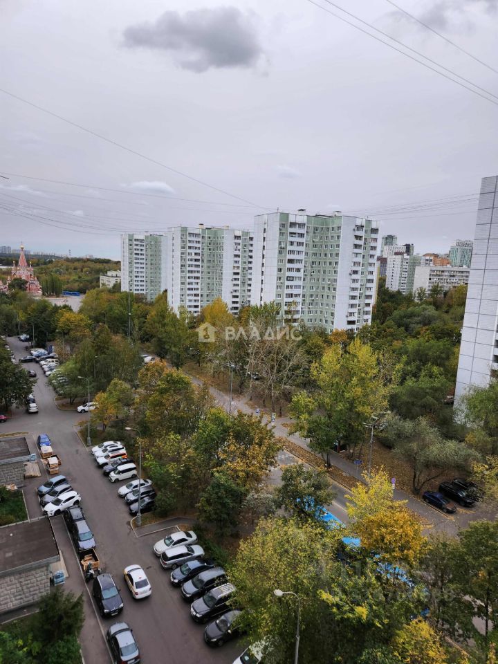 Продажа 2-комн квартиры на вторичном рынке Филевский бульвар, 39
