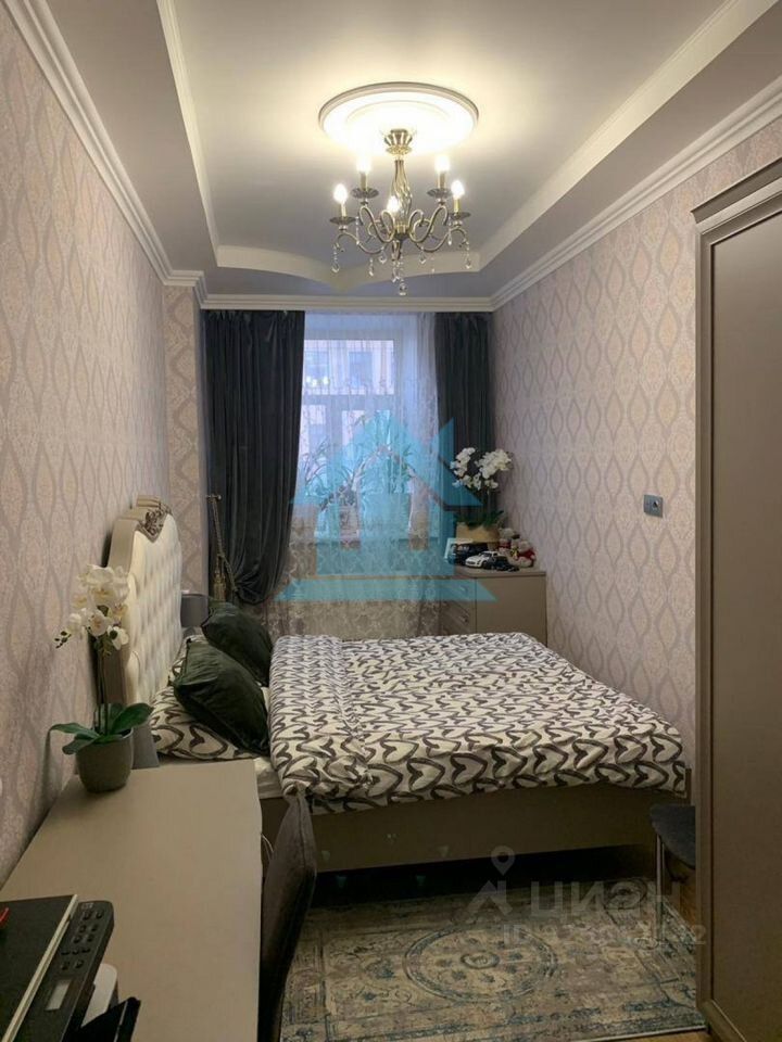 Продажа 4-комн квартиры на вторичном рынке Невский проспект, 151