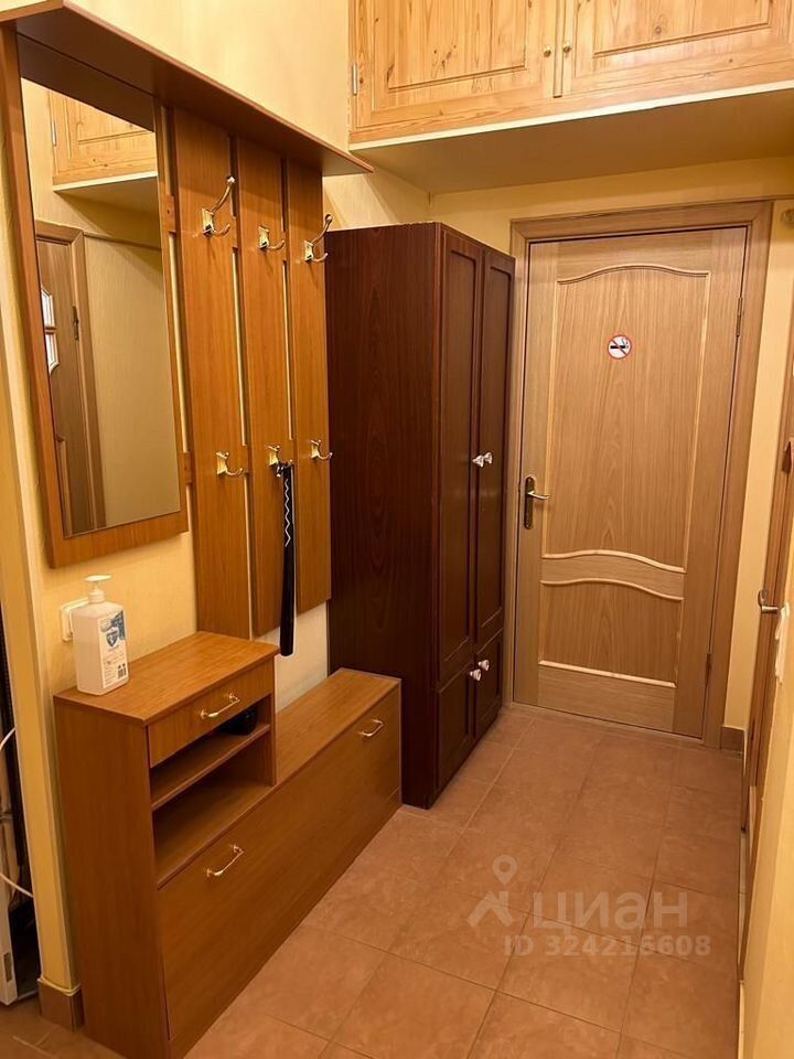 Продажа 3-комн квартиры на вторичном рынке Моховая улица, 4