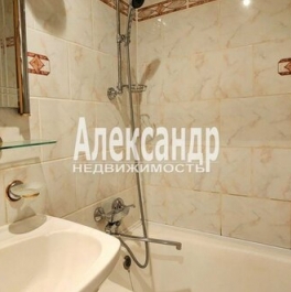 Продажа 3-комн квартиры на вторичном рынке Киришский район, улица Строителей,  д. 18