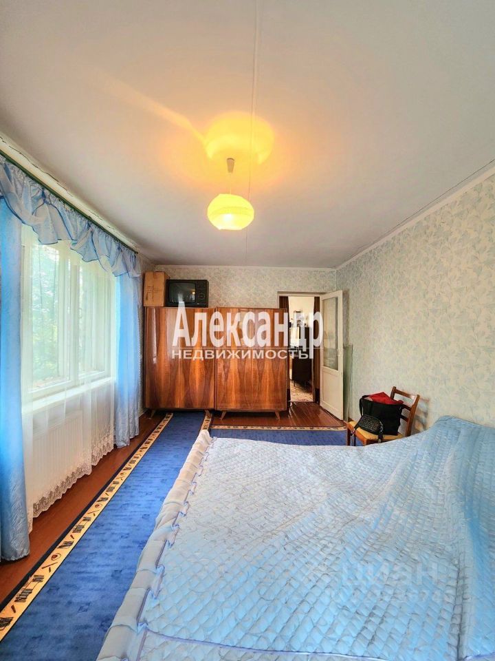 Продажа 3-комн квартиры на вторичном рынке Кириши, Советская улица, 12