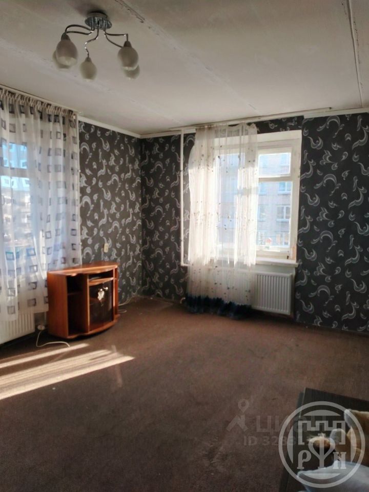 Продажа 2-комн квартиры на вторичном рынке Ломоносов, Александровская улица, 36а