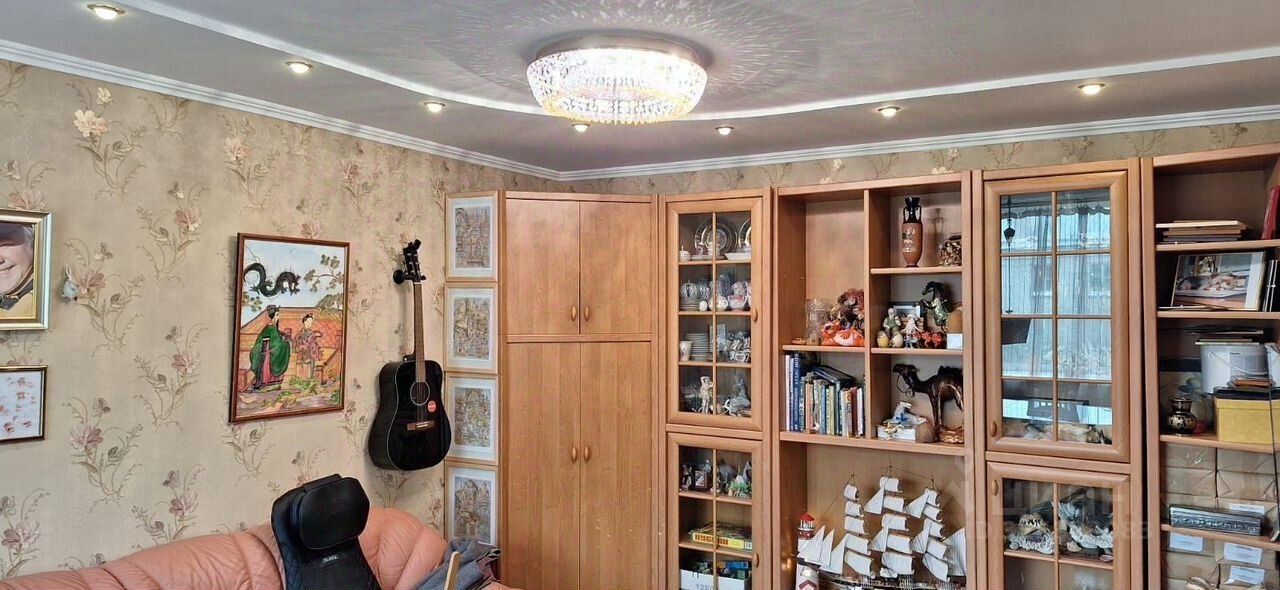 Продажа 3-комн квартиры на вторичном рынке Петергоф, улица Братьев Горкушенко, 16