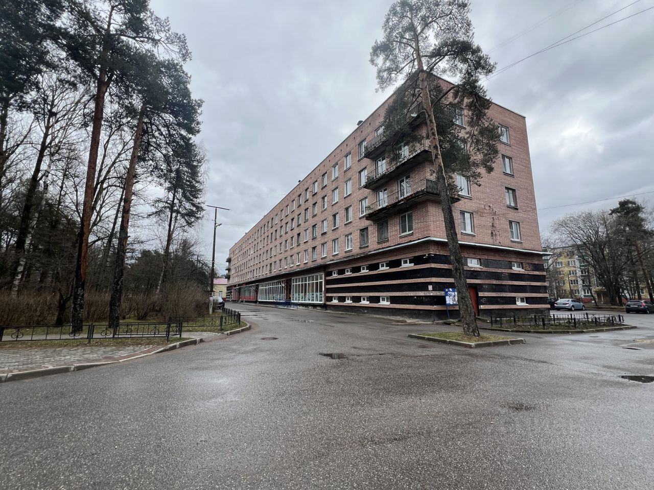 Продажа 1-комн квартиры на вторичном рынке Большая Ижора пгт, Приморское шоссе, 11