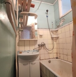 Продажа 2-комн квартиры на вторичном рынке улица Амундсена,  д. 8