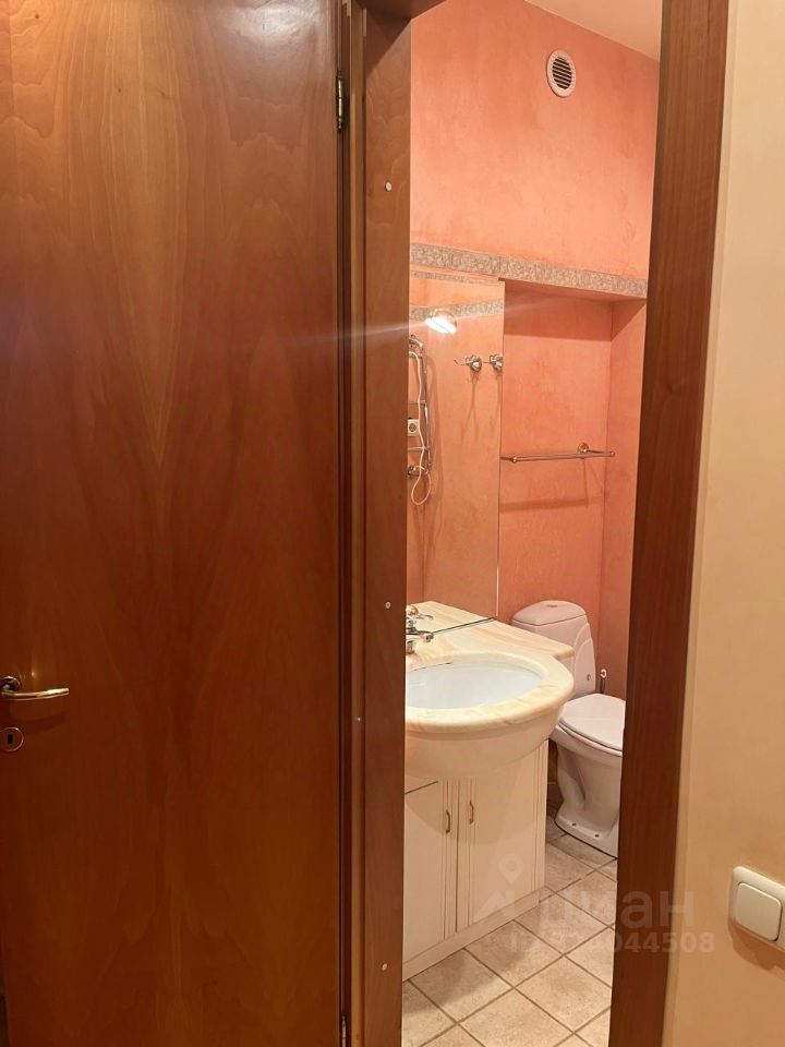 Продажа 2-комн квартиры на вторичном рынке улица Малая Лубянка, 16