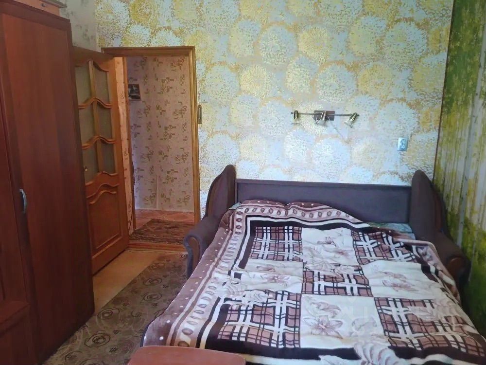 Продажа 2-комн квартиры на вторичном рынке д. Разметелево, улица ПТУ-56, 3