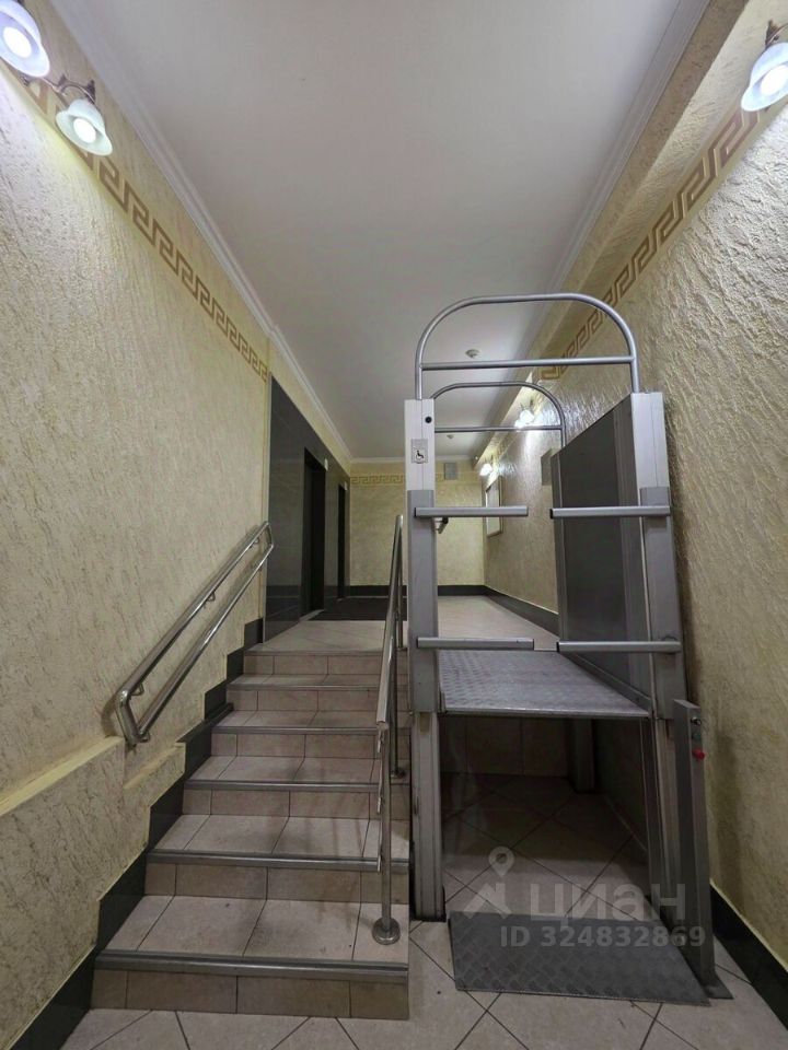 Продажа 3-комн квартиры на вторичном рынке Бухарестская улица, 118к1