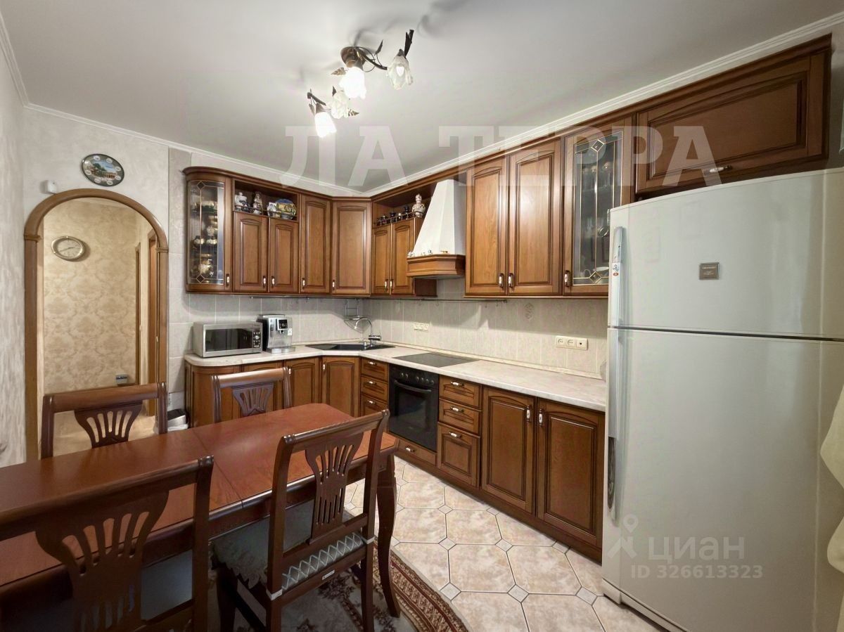 Продажа 3-комн квартиры на вторичном рынке Байкальская улица, 18К1