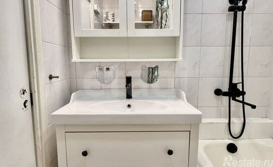 Продажа 2-комн квартиры на вторичном рынке Поречная улица,  д. 9