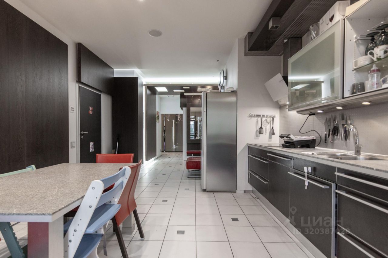 Продажа 3-комн квартиры на вторичном рынке улица Маршала Бирюзова, 32К1