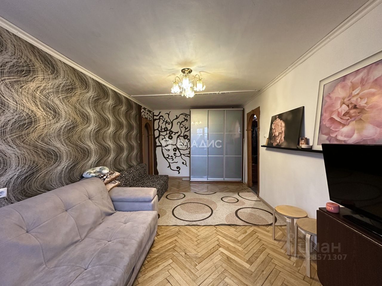 Продажа 3-комн квартиры на вторичном рынке Новосибирская улица, 18