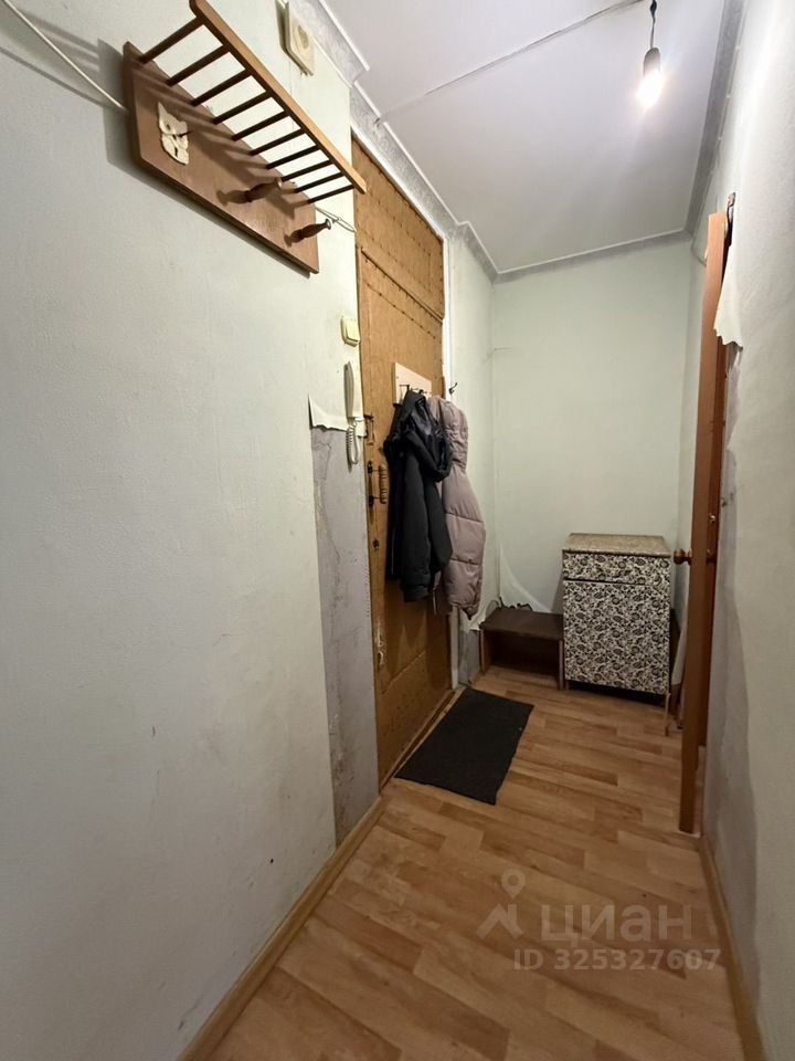 Продажа 1-комн квартиры на вторичном рынке пос. Нарынка, улица Королева,  д. 6