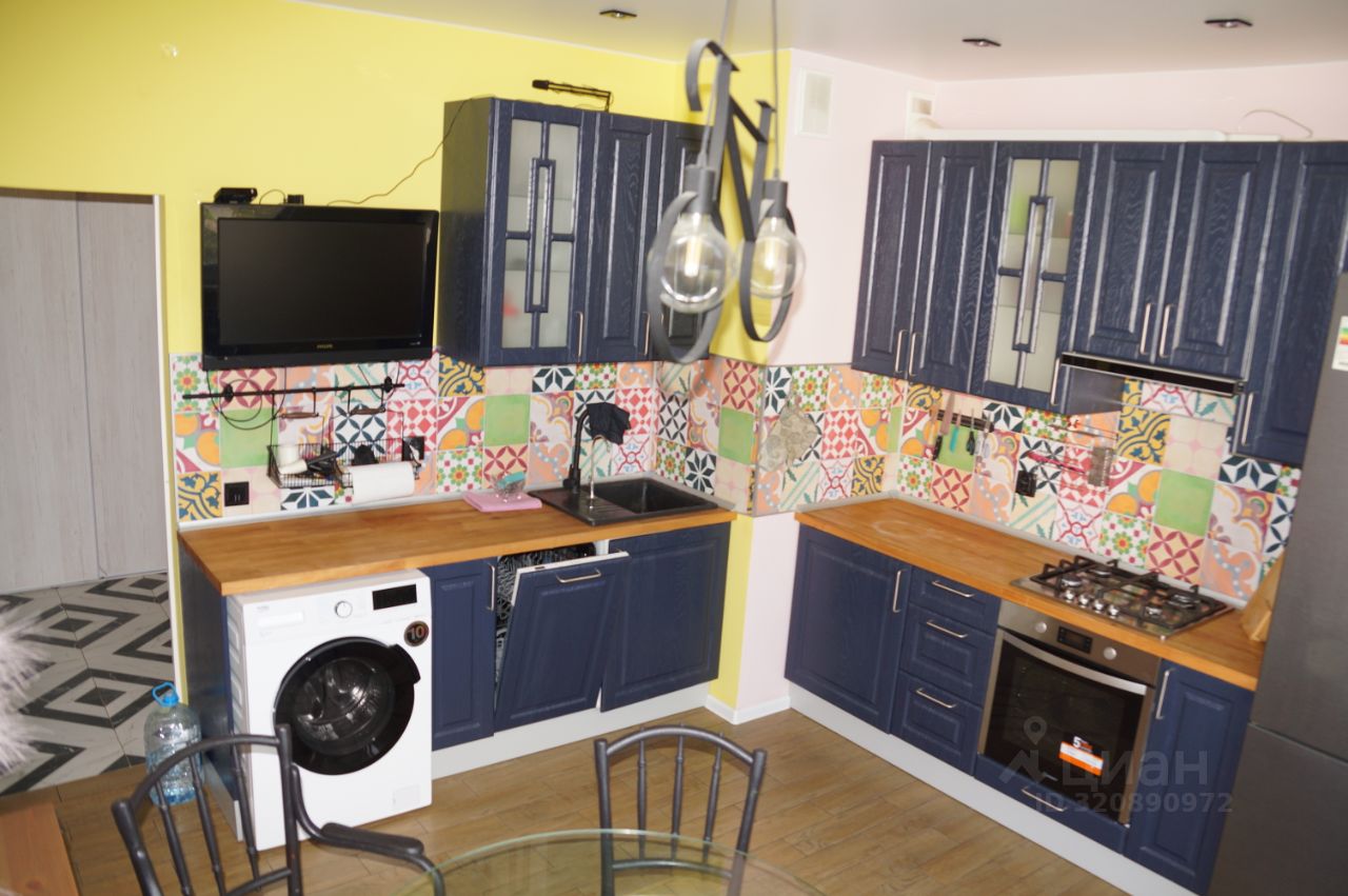 Продажа 3-комн квартиры на вторичном рынке Петергоф, Ропшинское шоссе, 3к2