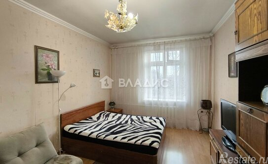 Продажа 2-комн квартиры на вторичном рынке улица Стахановцев,  д. 4