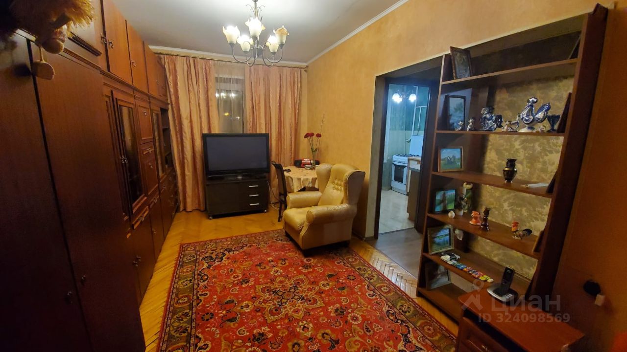 Продажа 2-комн квартиры на вторичном рынке Новозаводская улица,  д. 2К5