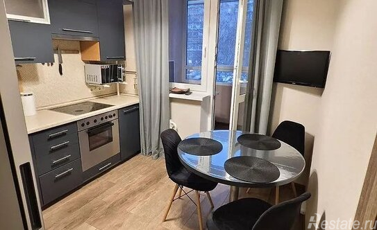 Аренда 3-комн квартиры на вторичном рынке ул Декабристов,  д. 26