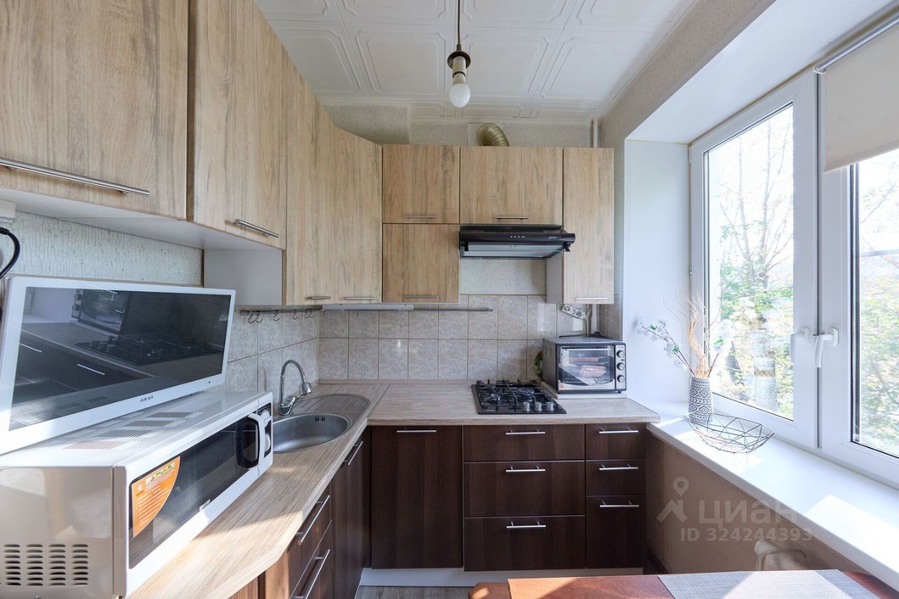 Продажа 3-комн квартиры на вторичном рынке Мосфильмовская улица, 39К1