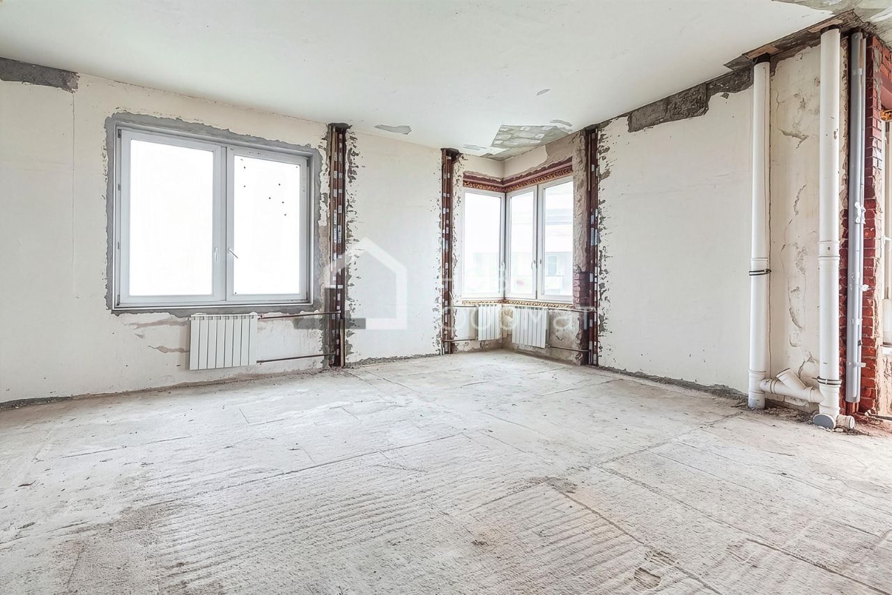 Продажа 4-комн квартиры на вторичном рынке Мосфильмовская улица, 70