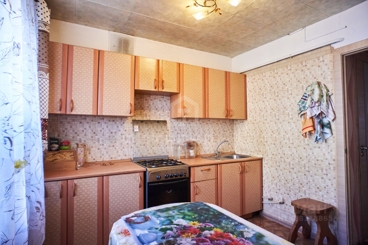 Продажа 3-комн квартиры на вторичном рынке Петергоф, Суворовская улица, 3к9