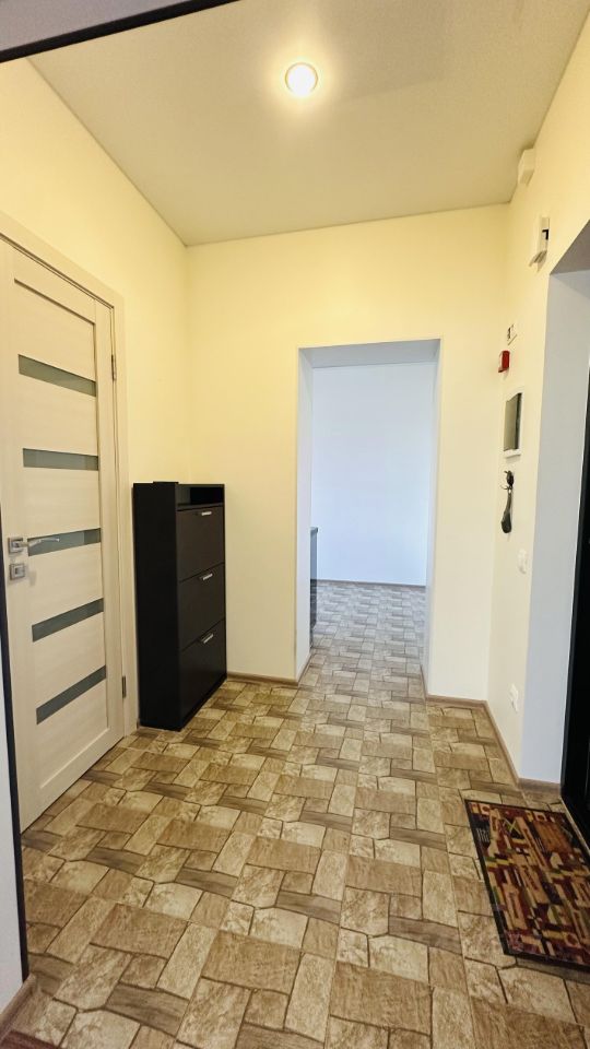 Продажа 1-комн квартиры на вторичном рынке Варежки кв-л, улица Кленовая,  д. 1