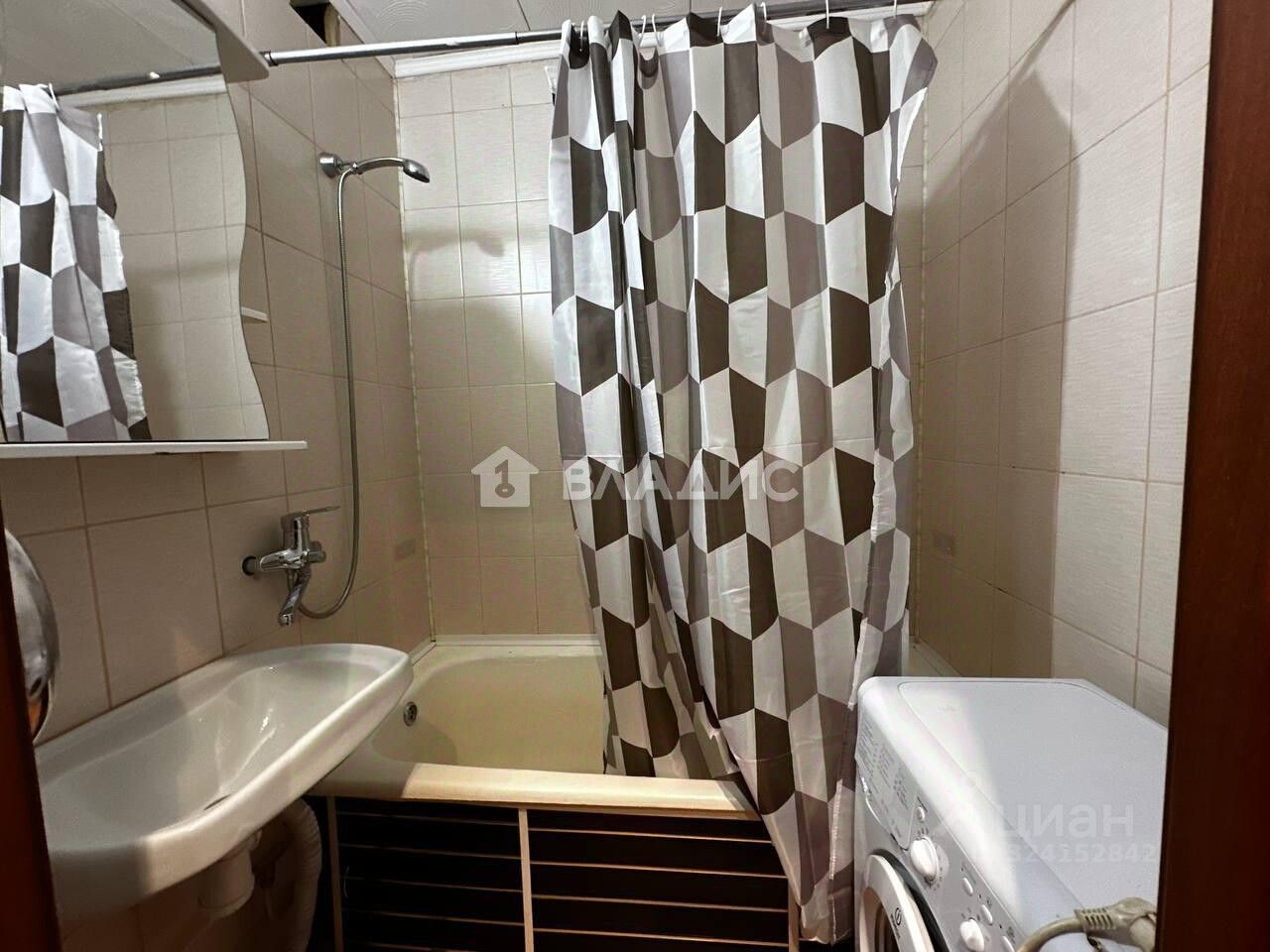 Продажа 1-комн квартиры на вторичном рынке улица Жени Егоровой, 12К2