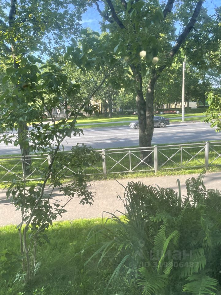 Продажа 2-комн квартиры на вторичном рынке пос. Стрельна, Санкт-Петербургское шоссе, 90