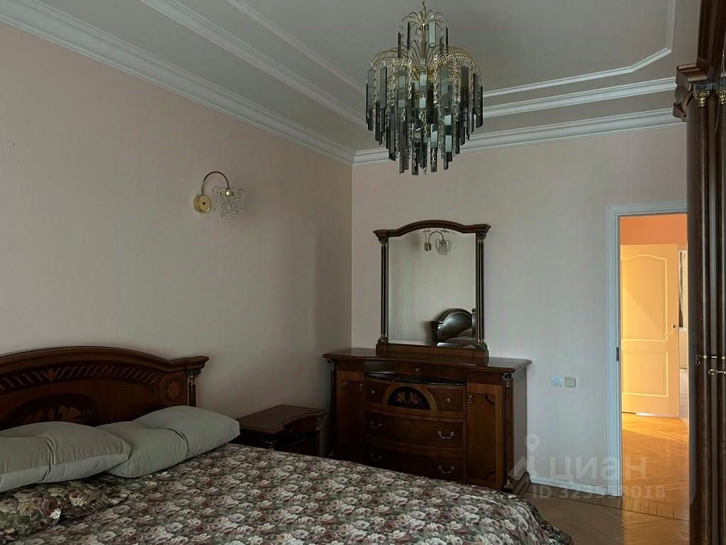 Продажа 4-комн квартиры на вторичном рынке Скаковая улица, 5