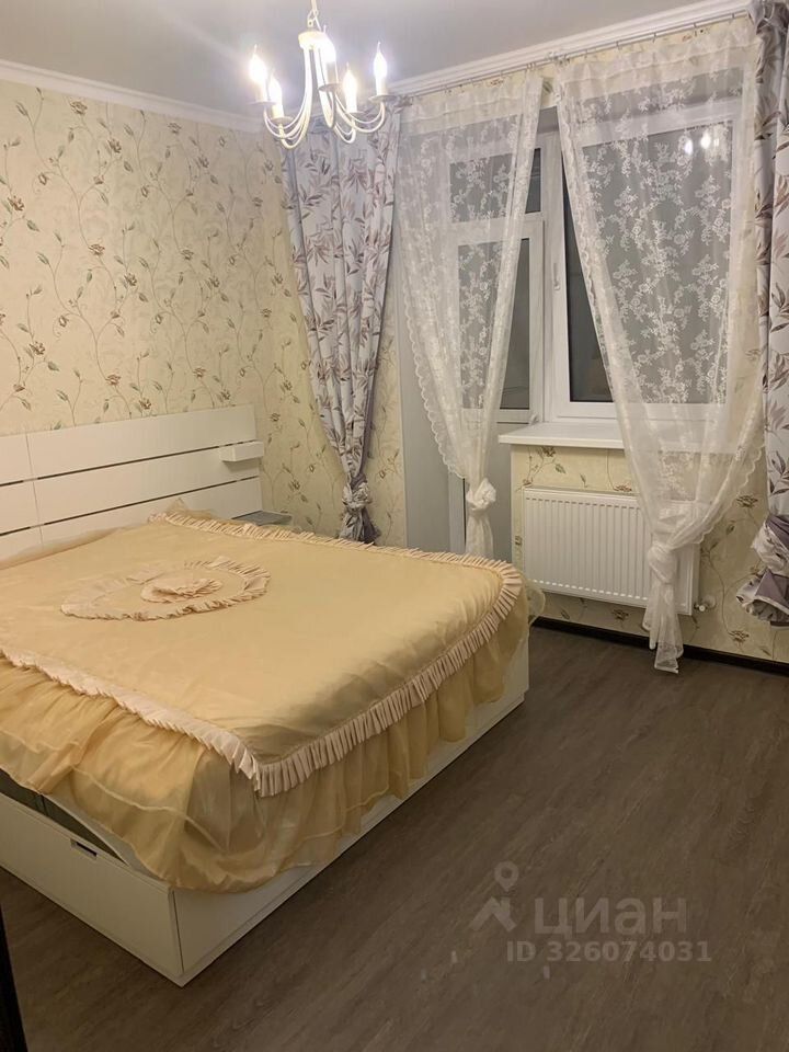 Продажа 3-комн квартиры на вторичном рынке с. Озерецкое, бульвар Радости, 18
