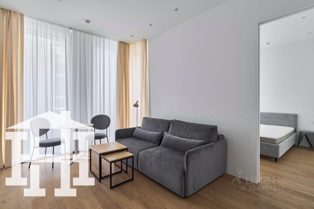 Аренда 2-комн квартиры на вторичном рынке Славянская площадь, 2/5с1