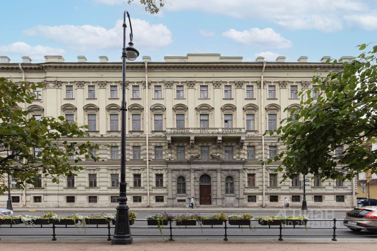 Продажа 4-комн квартиры на вторичном рынке Адмиралтейская набережная, 12-14