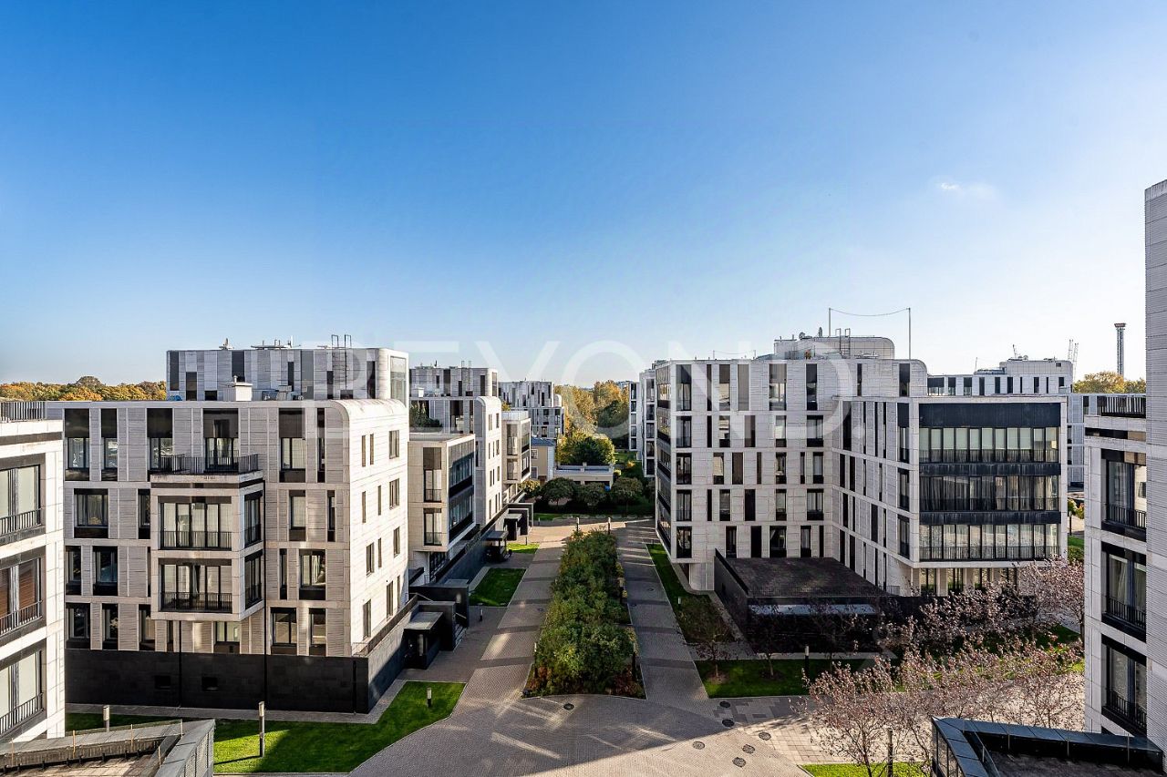 Продажа 5-комн квартиры на вторичном рынке набережная Мартынова, 74Г
