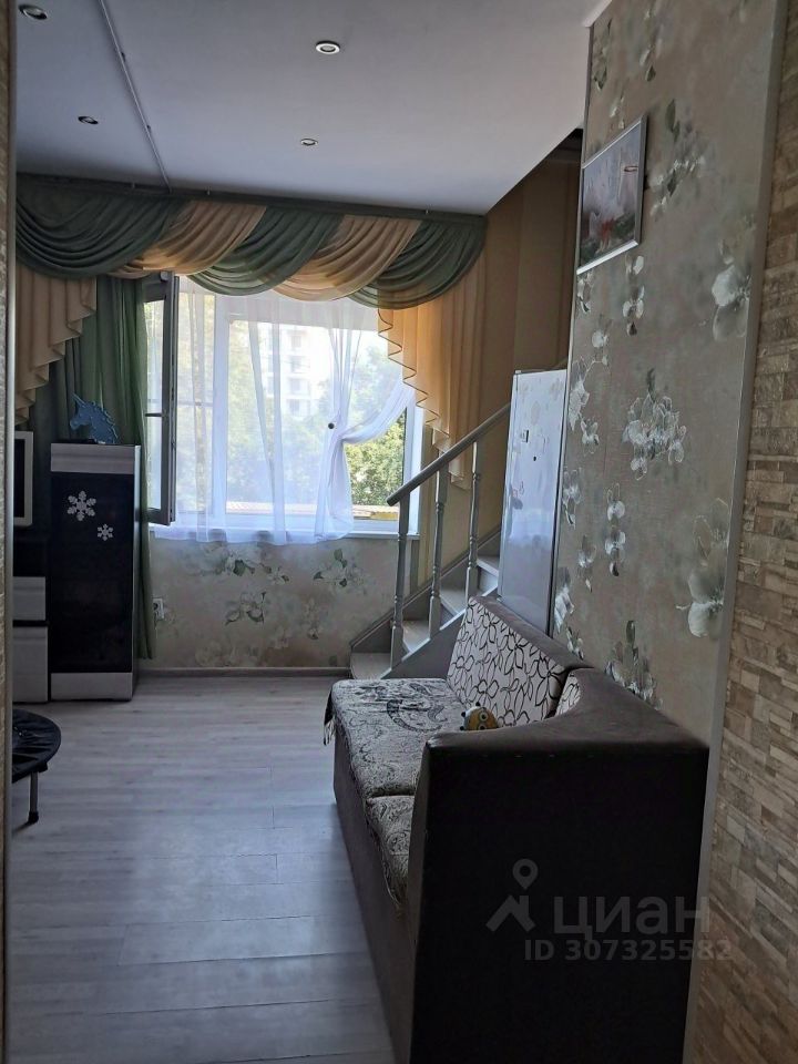 Продажа 4-комн квартиры на вторичном рынке Красное Село, Огородная улица, 13