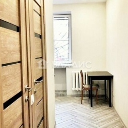 Продажа 1-комн квартиры на вторичном рынке Парковая 13-я ул,  д. 27 к1