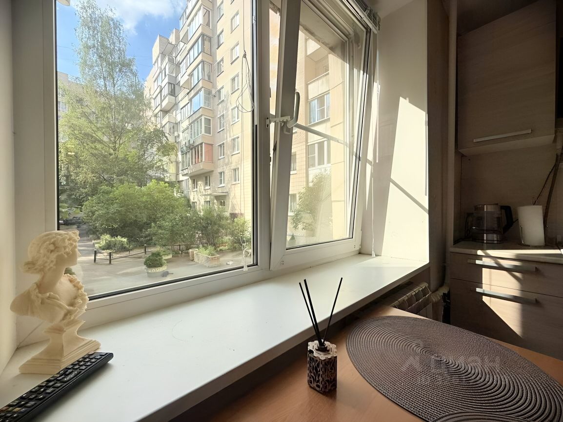 Продажа 2-комн квартиры на вторичном рынке улица Кораблестроителей, 22К1