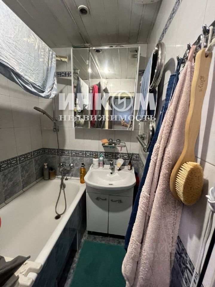 Продажа 3-комн квартиры на вторичном рынке Кременчугская улица, 22