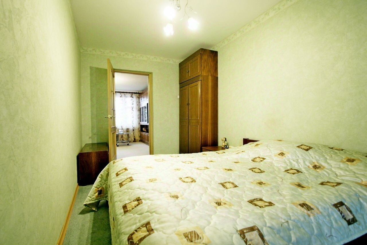 Продажа 2-комн квартиры на вторичном рынке Камышовая улица,  д. 20