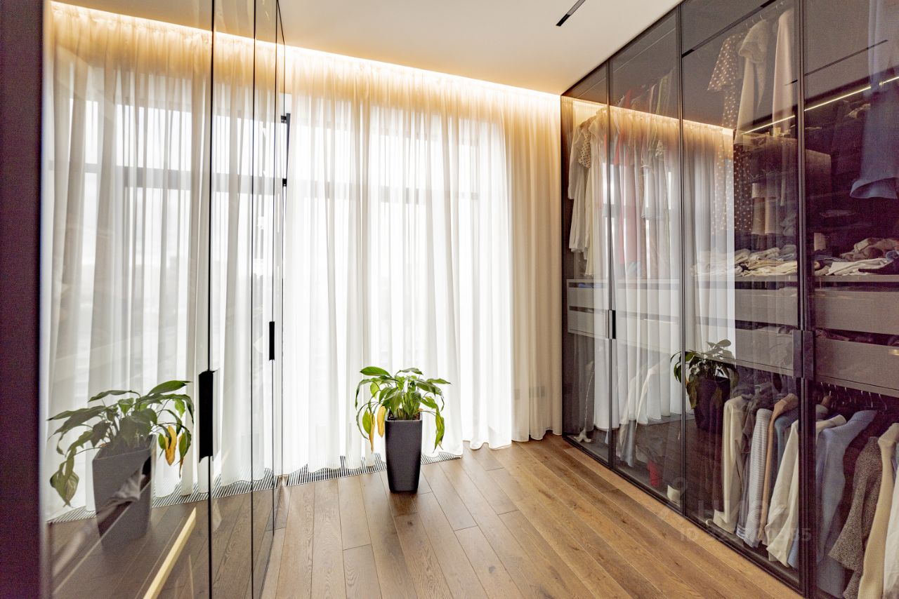 Продажа 4-комн квартиры на вторичном рынке Нежинская улица, 3А