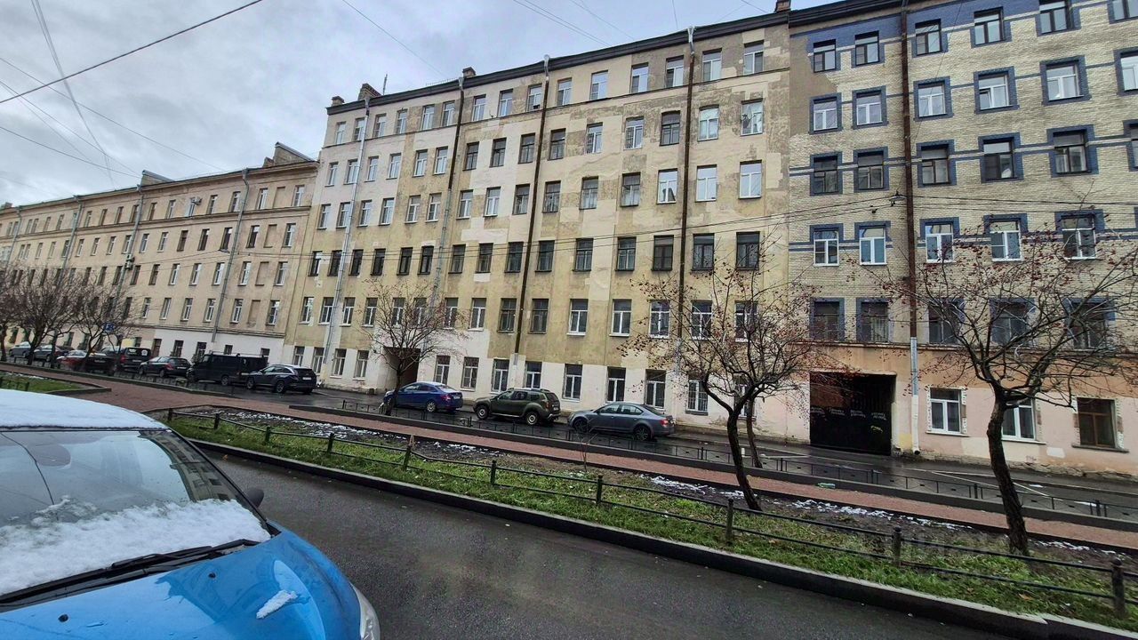 Продажа 3-комн квартиры на вторичном рынке 14-я Васильевского острова линия, 97