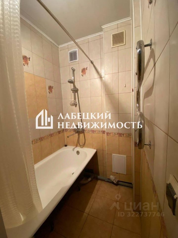 Продажа 3-комн квартиры на вторичном рынке Кронштадт, улица Комсомола, 1