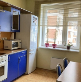 Аренда 2-комн квартиры на вторичном рынке улица Павла Андреева,  д. 4