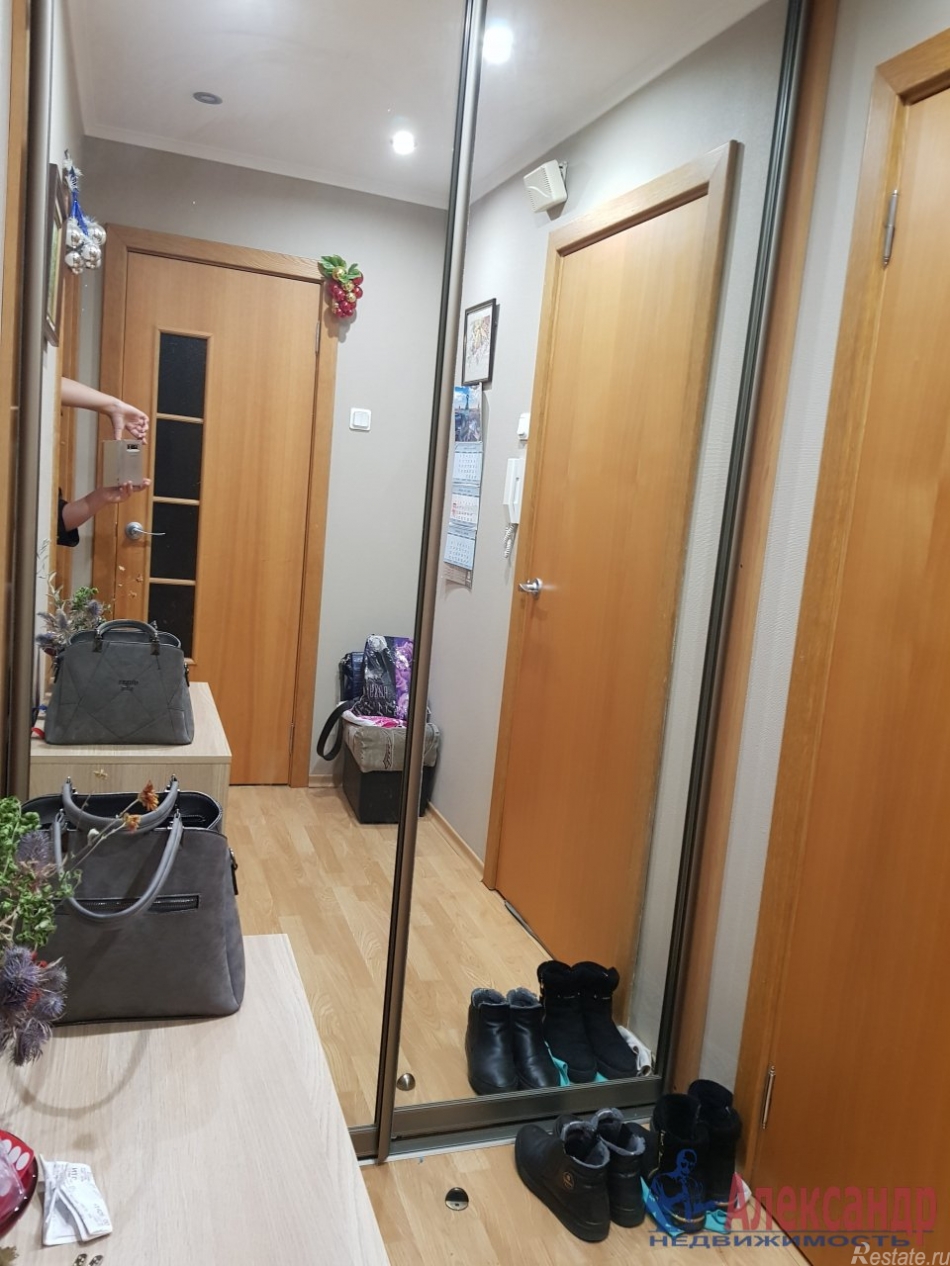 Продажа 1-комн квартиры на вторичном рынке Павловск г., Слуцкая ул. ,  д. 15